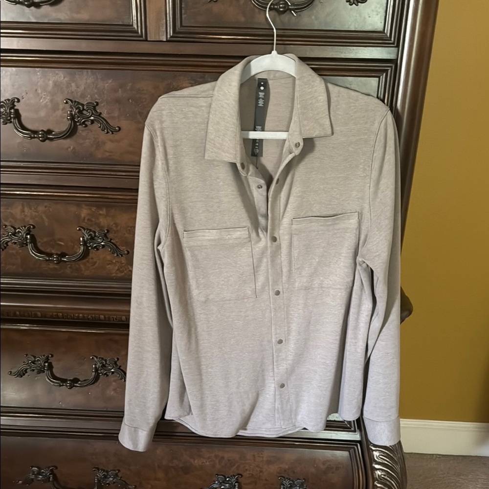 Men’s LULULEMON button up shirt size M